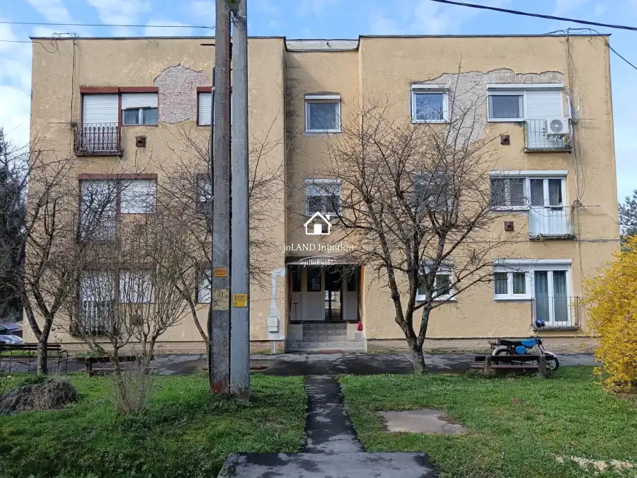 eladó téglalakás, Bázakerettye
